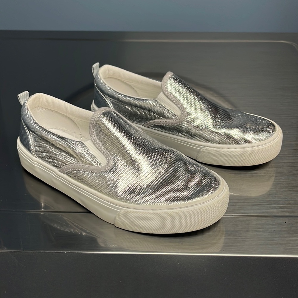 Old navy girls slip on size 1